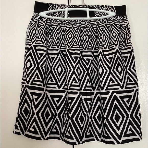 White House Black Market Dresses & Skirts - Black and white mini skirt by White House Black market. Sized S